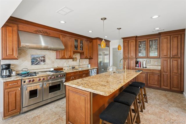 996 Wateredge Place, Hewlett Harbor, NY 11557