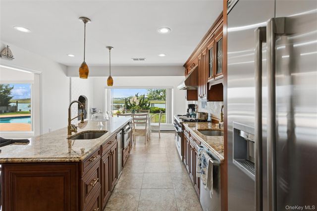 996 Wateredge Place, Hewlett Harbor, NY 11557