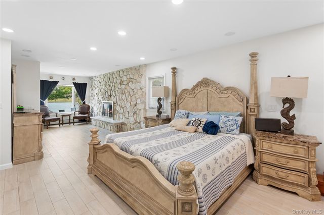 996 Wateredge Place, Hewlett Harbor, NY 11557