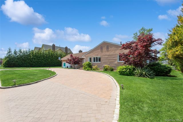 996 Wateredge Place, Hewlett Harbor, NY 11557