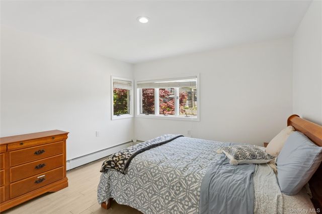 996 Wateredge Place, Hewlett Harbor, NY 11557