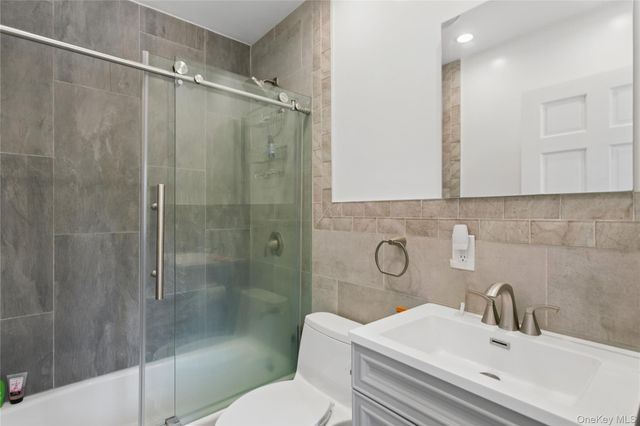 996 Wateredge Place, Hewlett Harbor, NY 11557