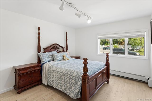 996 Wateredge Place, Hewlett Harbor, NY 11557