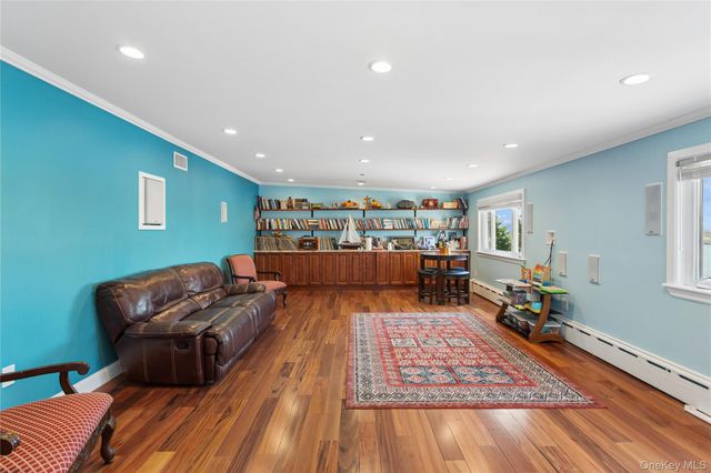 996 Wateredge Place, Hewlett Harbor, NY 11557