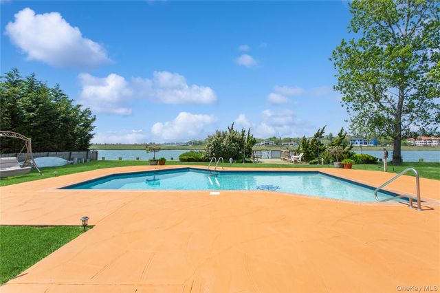 996 Wateredge Place, Hewlett Harbor, NY 11557