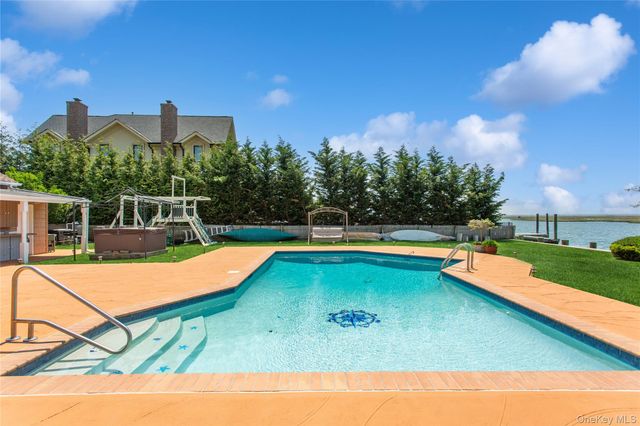 996 Wateredge Place, Hewlett Harbor, NY 11557