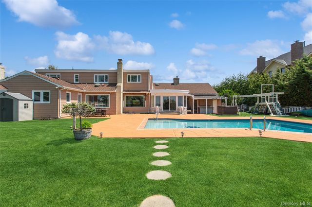 996 Wateredge Place, Hewlett Harbor, NY 11557
