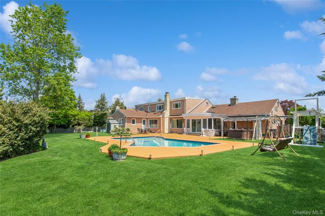 996 Wateredge Place, Hewlett Harbor, NY 11557