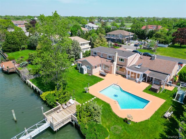 996 Wateredge Place, Hewlett Harbor, NY 11557