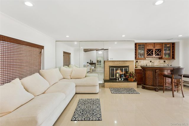 996 Wateredge Place, Hewlett Harbor, NY 11557