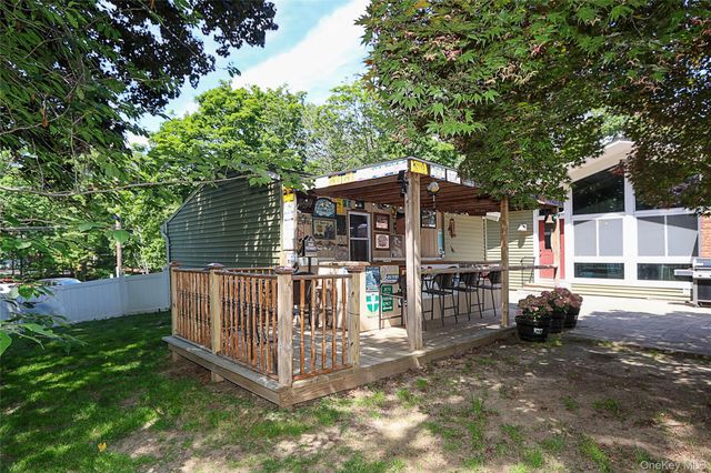 273 Sugar Toms Lane, East Norwich, NY 11732