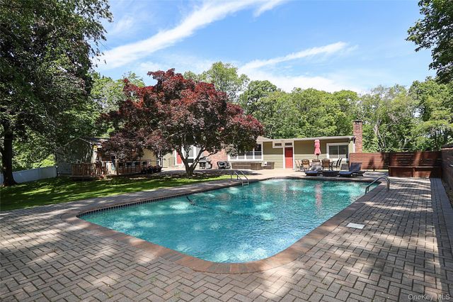 273 Sugar Toms Lane, East Norwich, NY 11732