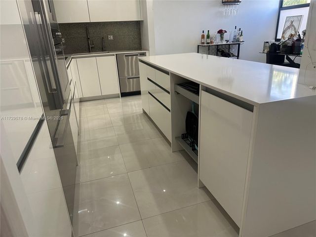 20291 NE 30th Ave PH24, Aventura, FL 33180