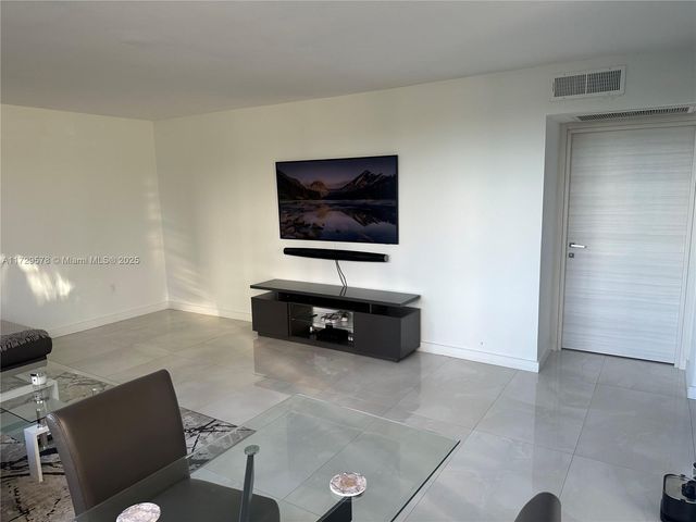20291 NE 30th Ave PH24, Aventura, FL 33180