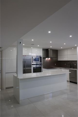 20291 NE 30th Ave PH24, Aventura, FL 33180