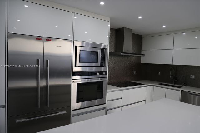 20291 NE 30th Ave PH24, Aventura, FL 33180