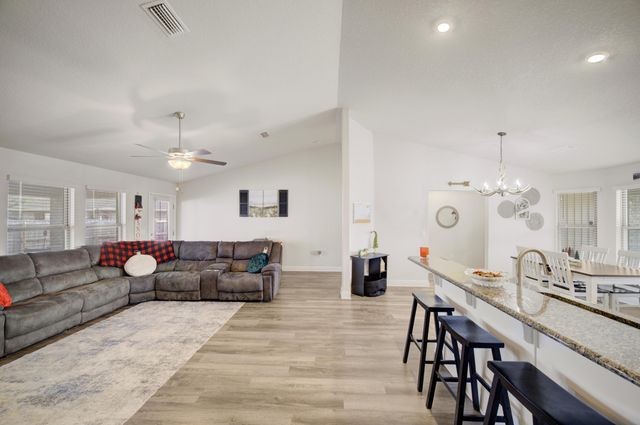 2045 Broad Street, Crestview, FL 32536