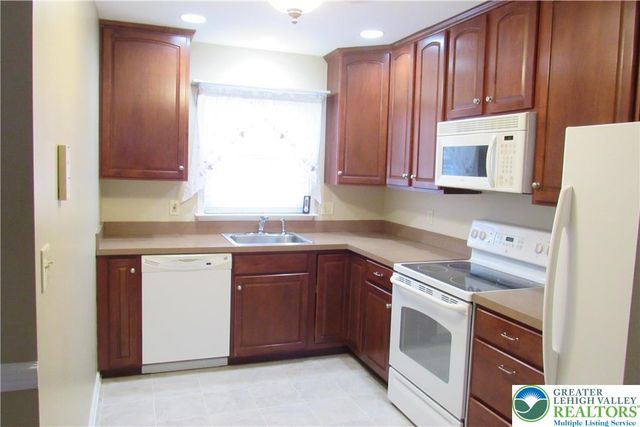 1530 West Harvest Drive, Forks Twp, PA 18045