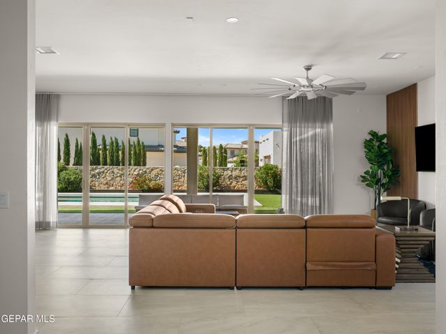 525 Cotton Blossom Avenue, El Paso, TX 79922