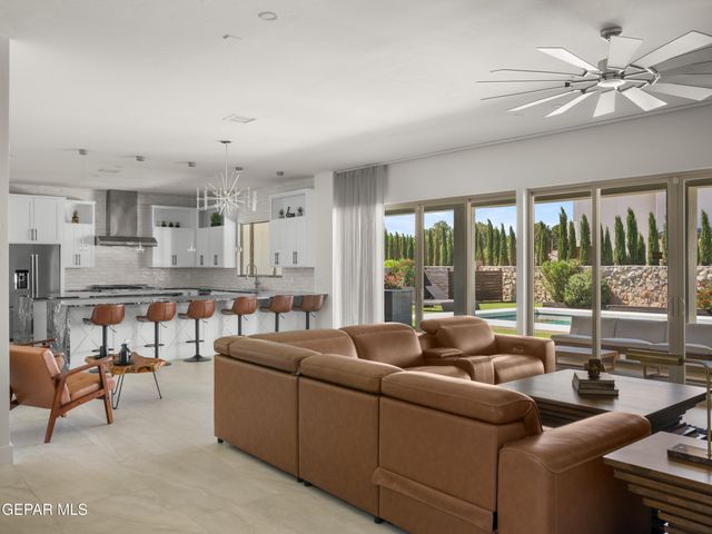 525 Cotton Blossom Avenue, El Paso, TX 79922
