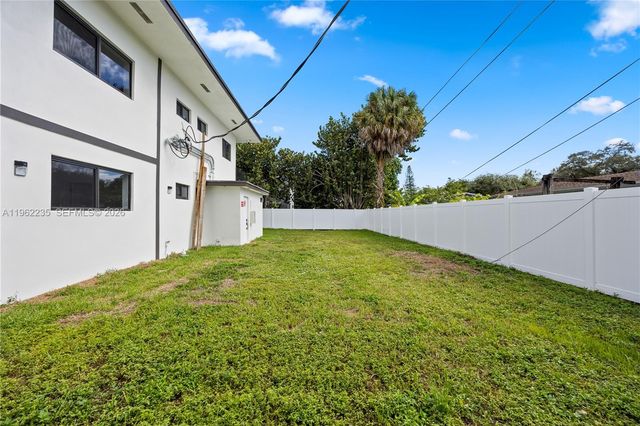 630 NE 166th St 3, Miami, FL 33162