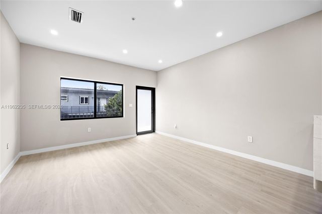 630 NE 166th St 3, Miami, FL 33162