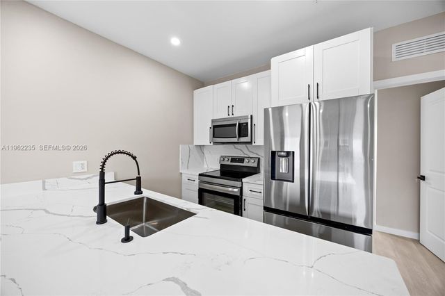 630 NE 166th St 3, Miami, FL 33162