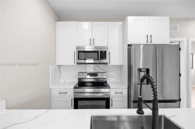 630 NE 166th St 3, Miami, FL 33162