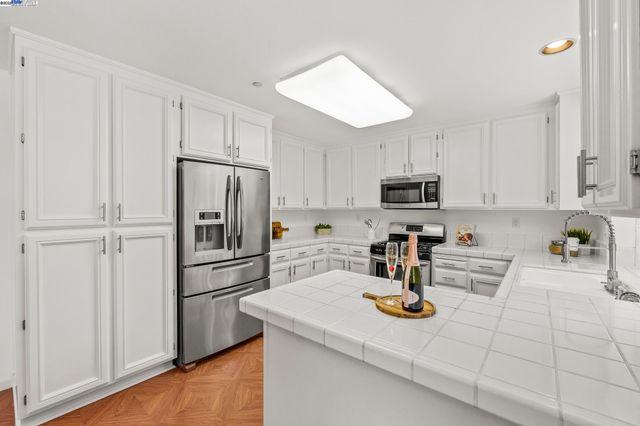 1728 Cottonwood St, Union City, CA 94587