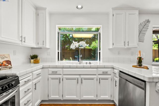 1728 Cottonwood St, Union City, CA 94587