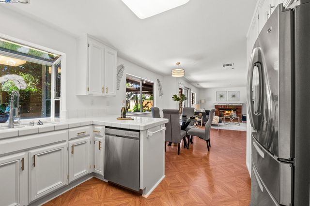 1728 Cottonwood St, Union City, CA 94587