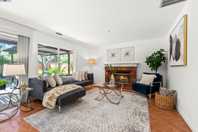1728 Cottonwood St, Union City, CA 94587