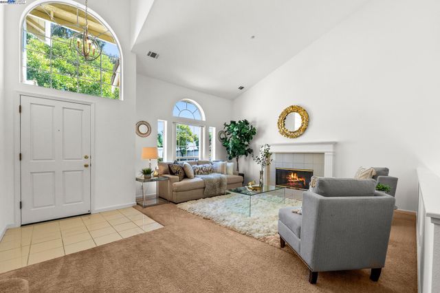1728 Cottonwood St, Union City, CA 94587