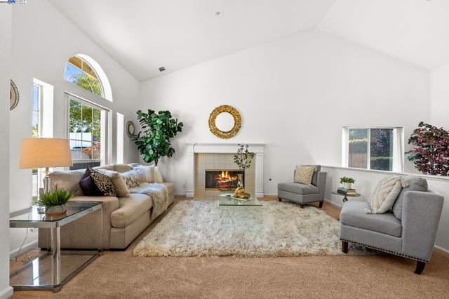 1728 Cottonwood St, Union City, CA 94587