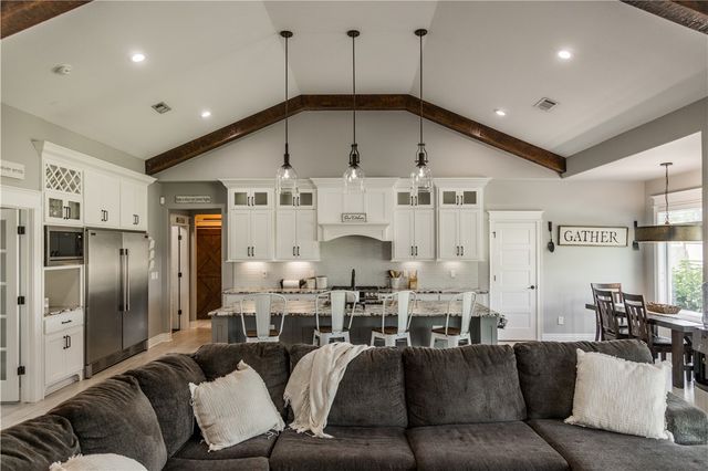 509 Waterfalls Court, Farmington, AR 72730