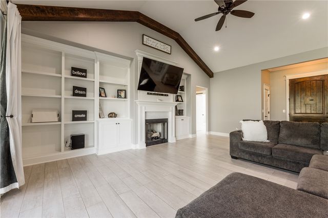 509 Waterfalls Court, Farmington, AR 72730