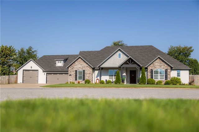 509 Waterfalls Court, Farmington, AR 72730