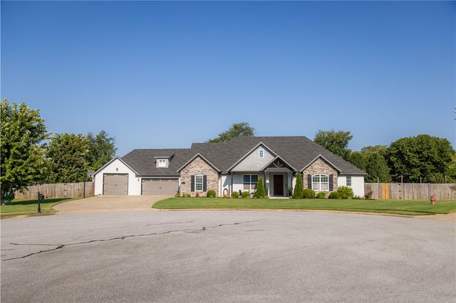 509 Waterfalls Court, Farmington, AR 72730