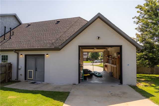 509 Waterfalls Court, Farmington, AR 72730