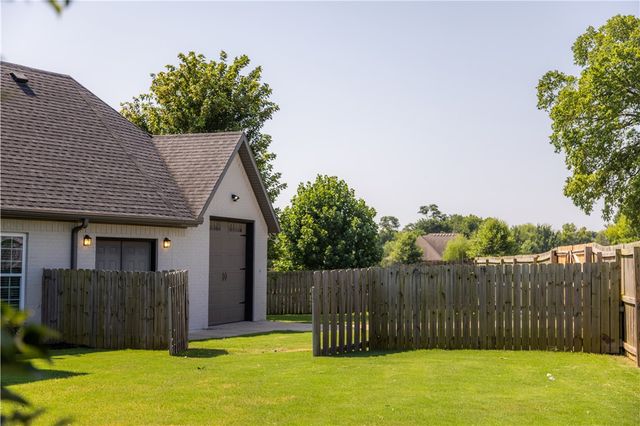 509 Waterfalls Court, Farmington, AR 72730