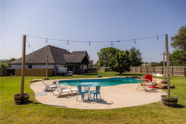 509 Waterfalls Court, Farmington, AR 72730