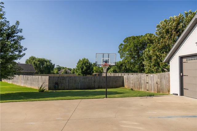 509 Waterfalls Court, Farmington, AR 72730