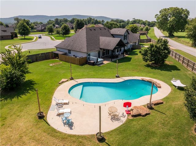509 Waterfalls Court, Farmington, AR 72730