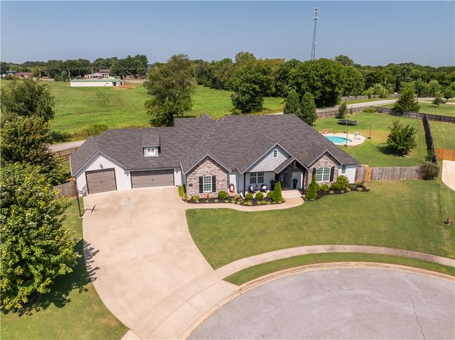 509 Waterfalls Court, Farmington, AR 72730
