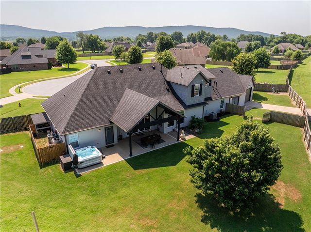 509 Waterfalls Court, Farmington, AR 72730