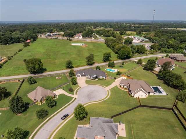 509 Waterfalls Court, Farmington, AR 72730