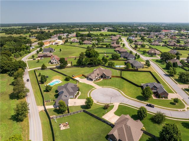 509 Waterfalls Court, Farmington, AR 72730
