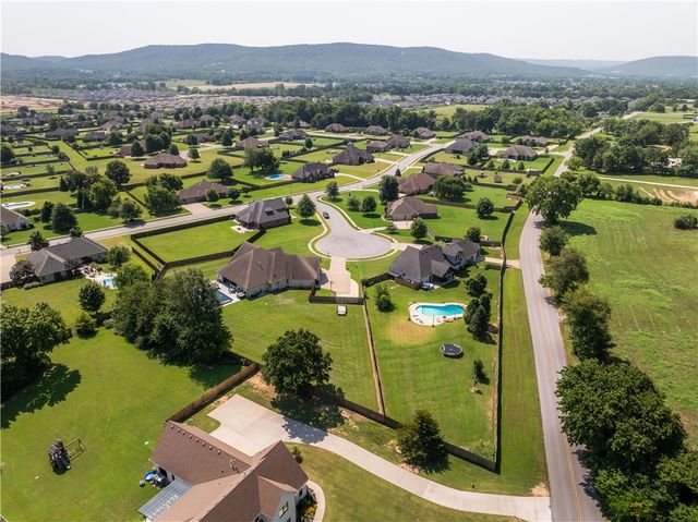 509 Waterfalls Court, Farmington, AR 72730