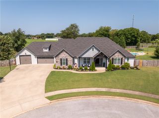 509 Waterfalls Court, Farmington, AR 72730