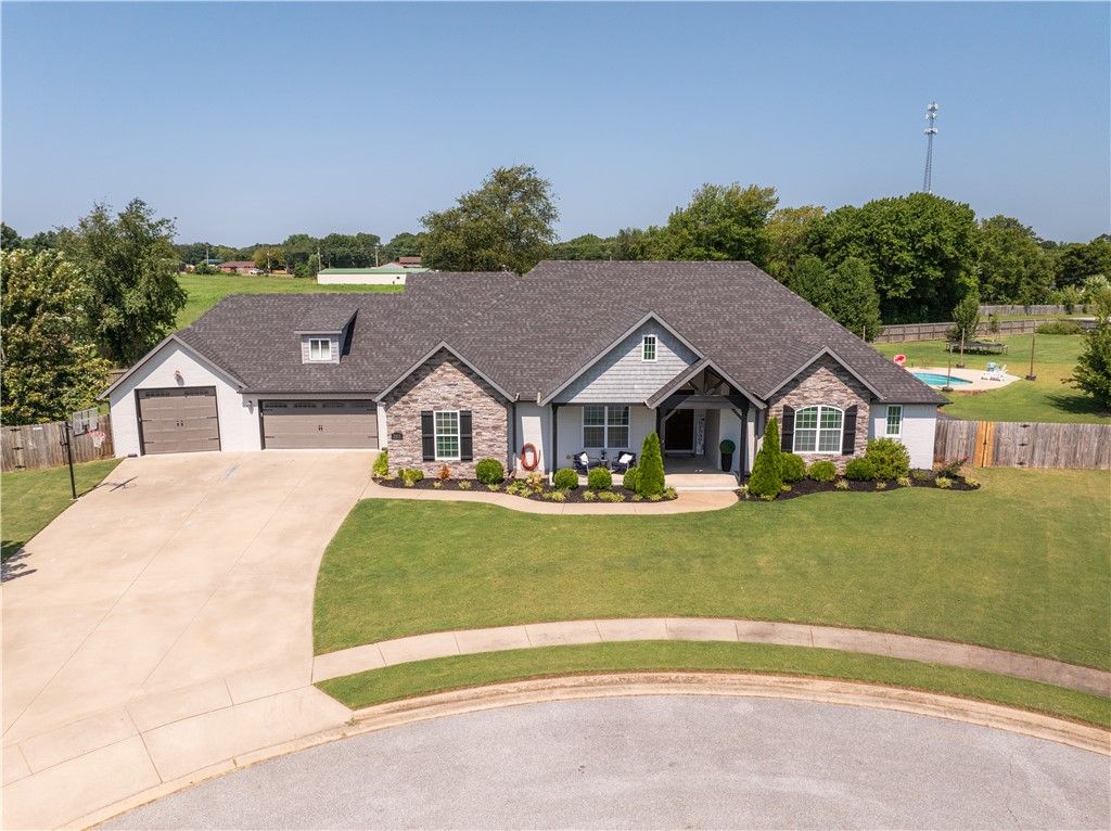 509 Waterfalls Court, Farmington, AR 72730